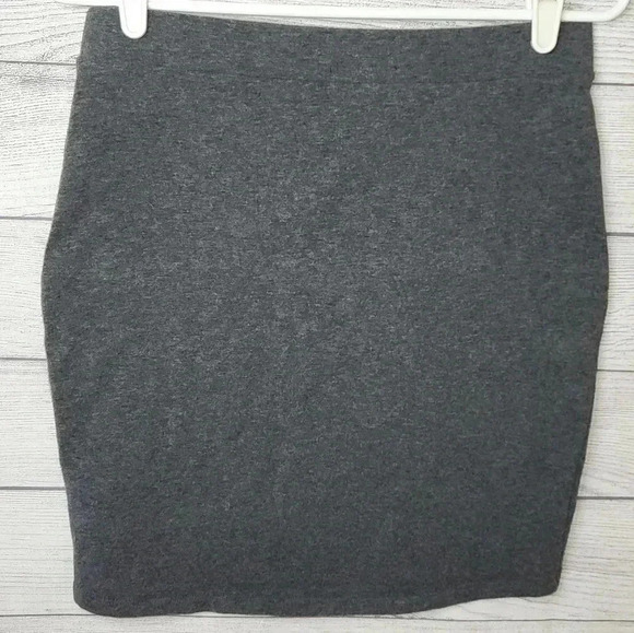 GAP stretch mini skirt size small - Picture 2 of 4